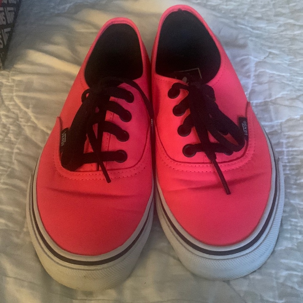 Van’s Unisex tennis shoes mens 5/Ladies 6.5 Fluorescent pink.